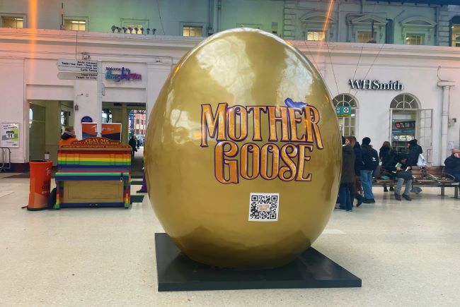 Image of a large golden egg at Brighton Station.